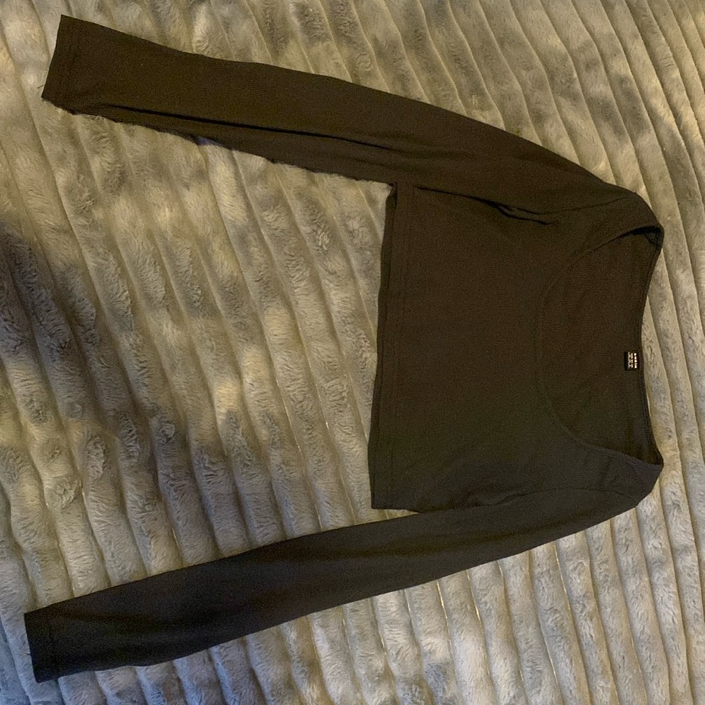 Black SHEIN long sleeve crop top